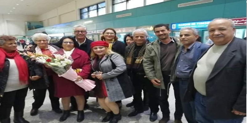 حقوقيون وسياسيون يودعون الحقوقية راضية النصرواي وهي تغادر تونس للعلاج